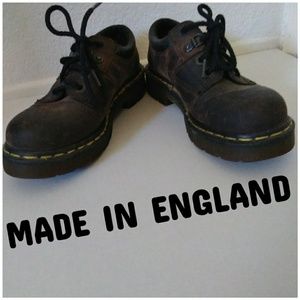 ADORABLE BROWN DR MARTENS